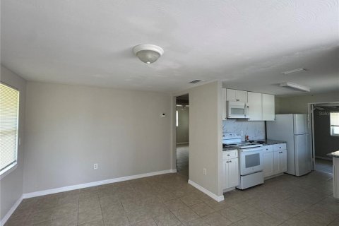 House in Plant City, Florida 3 bedrooms, 141.49 sq.m. № 1908887 - photo 17