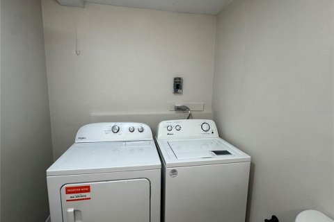 House in Plant City, Florida 3 bedrooms, 141.49 sq.m. № 1908887 - photo 3
