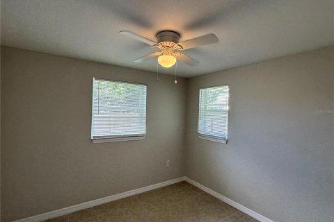 House in Plant City, Florida 3 bedrooms, 141.49 sq.m. № 1908887 - photo 9