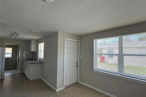 House in Plant City, Florida 3 bedrooms, 141.49 sq.m. № 1908887 - photo 6