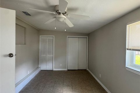 House in Plant City, Florida 3 bedrooms, 141.49 sq.m. № 1908887 - photo 5