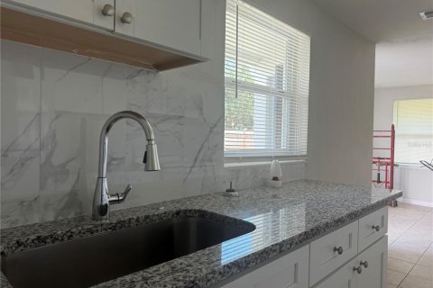 House in Plant City, Florida 3 bedrooms, 141.49 sq.m. № 1908887 - photo 16