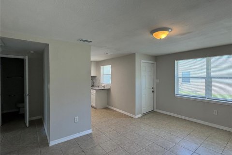House in Plant City, Florida 3 bedrooms, 141.49 sq.m. № 1908887 - photo 13