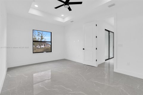 House in Lehigh Acres, Florida 4 bedrooms, 164.81 sq.m. № 1698491 - photo 9