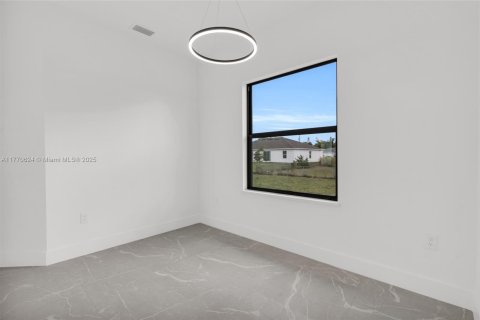 House in Lehigh Acres, Florida 4 bedrooms, 164.81 sq.m. № 1698491 - photo 19