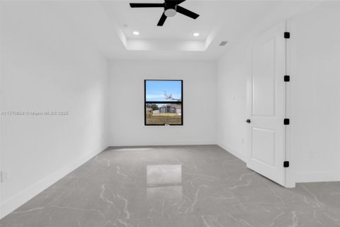 House in Lehigh Acres, Florida 4 bedrooms, 164.81 sq.m. № 1698491 - photo 25