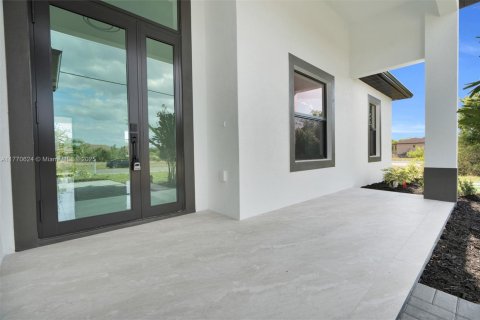 House in Lehigh Acres, Florida 4 bedrooms, 164.81 sq.m. № 1698491 - photo 29