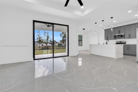 House in Lehigh Acres, Florida 4 bedrooms, 164.81 sq.m. № 1698491 - photo 26