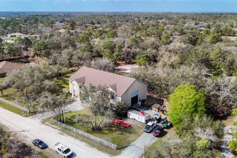 Casa en venta en Weeki Wachee, Florida, 5 dormitorios, 840.77 m2 № 1843893 - foto 3