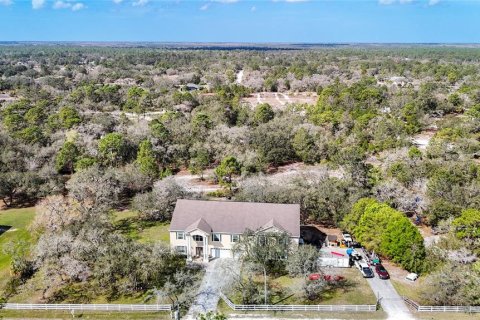 Casa en venta en Weeki Wachee, Florida, 5 dormitorios, 840.77 m2 № 1843893 - foto 1