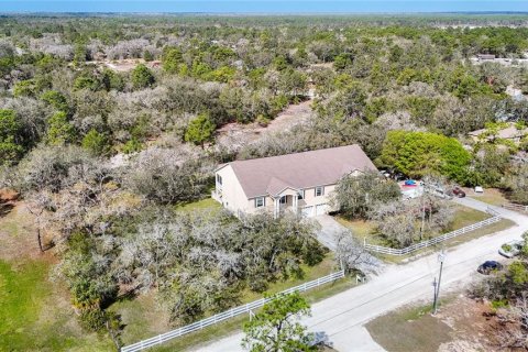 Casa en venta en Weeki Wachee, Florida, 5 dormitorios, 840.77 m2 № 1843893 - foto 2