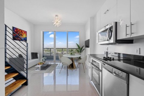 Condominio en venta en Miami, Florida, 1 dormitorio, 55.28 m2 № 1818445 - foto 1