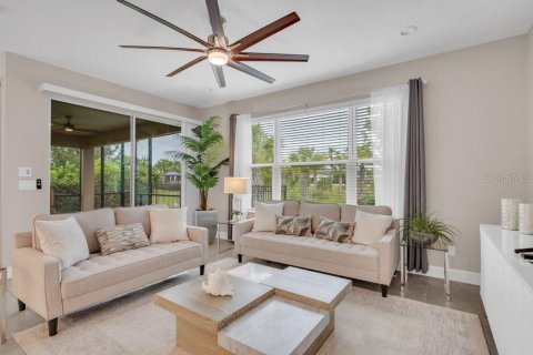 House in Wimauma, Florida 2 bedrooms, 156.63 sq.m. № 2400332 - photo 8