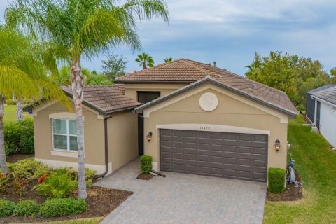 House in Wimauma, Florida 2 bedrooms, 156.63 sq.m. № 2400332 - photo 3