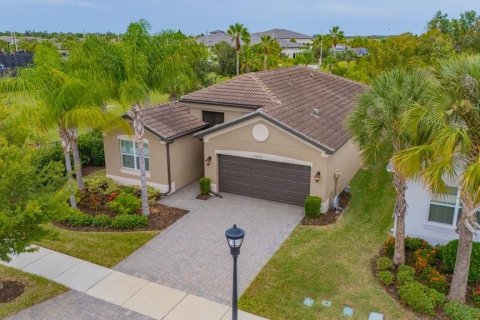House in Wimauma, Florida 2 bedrooms, 156.63 sq.m. № 2400332 - photo 2