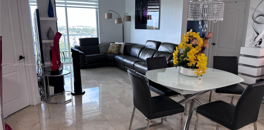 Condo in Miami, Florida, 2 bedrooms № 1863072