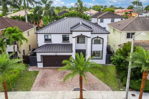 Дом в Майами, Флорида 4 спальни № 2036066