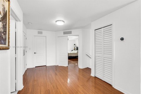 Купить виллу или дом в Майами, Флорида 4 спальни, № 2036066 - фото 28