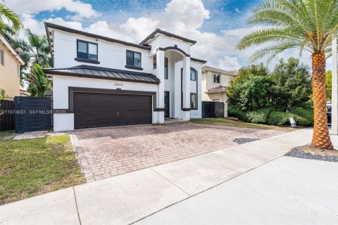 Купить виллу или дом в Майами, Флорида 4 спальни, № 2036066 - фото 2