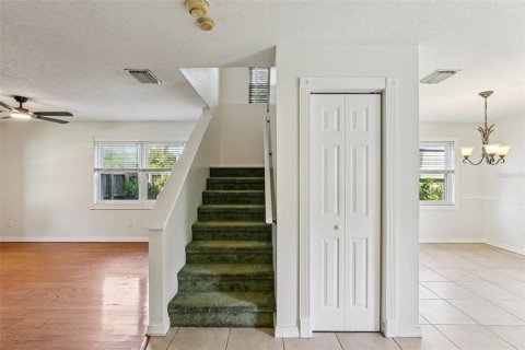 House in Palm Harbor, Florida 3 bedrooms, 154.87 sq.m. № 1824153 - photo 10