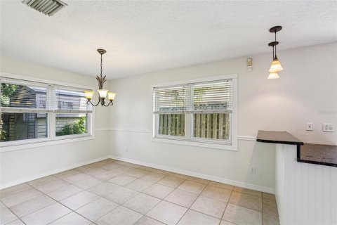 House in Palm Harbor, Florida 3 bedrooms, 154.87 sq.m. № 1824153 - photo 13