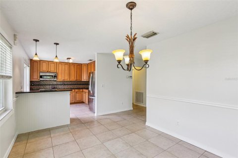 House in Palm Harbor, Florida 3 bedrooms, 154.87 sq.m. № 1824153 - photo 11