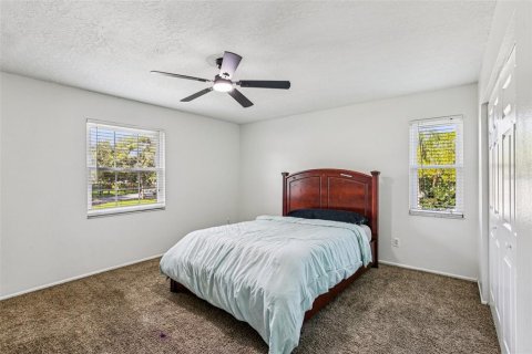 House in Palm Harbor, Florida 3 bedrooms, 154.87 sq.m. № 1824153 - photo 6