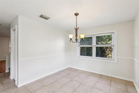 House in Palm Harbor, Florida 3 bedrooms, 154.87 sq.m. № 1824153 - photo 12