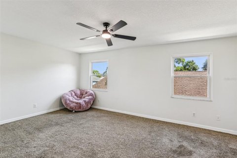 House in Palm Harbor, Florida 3 bedrooms, 154.87 sq.m. № 1824153 - photo 18