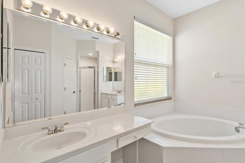 House in Lakewood Ranch, Florida 3 bedrooms, 220.92 sq.m. № 1854590 - photo 27