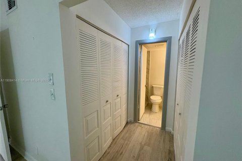 Condominio en venta en Margate, Florida, 2 dormitorios, 68.28 m2 № 1965314 - foto 17