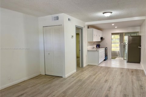 Condominio en venta en Margate, Florida, 2 dormitorios, 68.28 m2 № 1965314 - foto 8