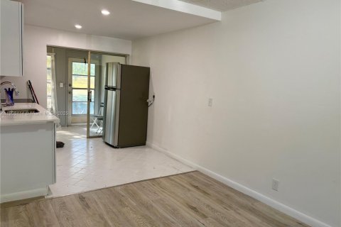 Condominio en venta en Margate, Florida, 2 dormitorios, 68.28 m2 № 1965314 - foto 23