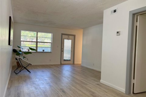 Condominio en venta en Margate, Florida, 2 dormitorios, 68.28 m2 № 1965314 - foto 9