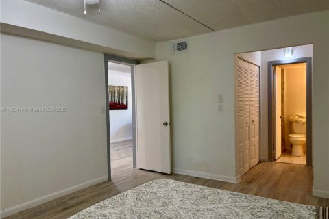 Condominio en venta en Margate, Florida, 2 dormitorios, 68.28 m2 № 1965314 - foto 14