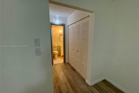 Condominio en venta en Margate, Florida, 2 dormitorios, 68.28 m2 № 1965314 - foto 16