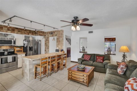 Купить таунхаус в Норт-Майами-Бич, Флорида 3 спальни, 147.71м2, № 2051098 - фото 2