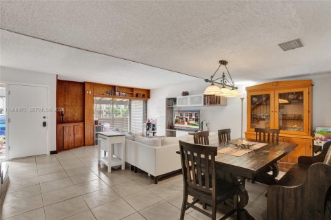 Купить таунхаус в Норт-Майами-Бич, Флорида 3 спальни, 147.71м2, № 2051098 - фото 10