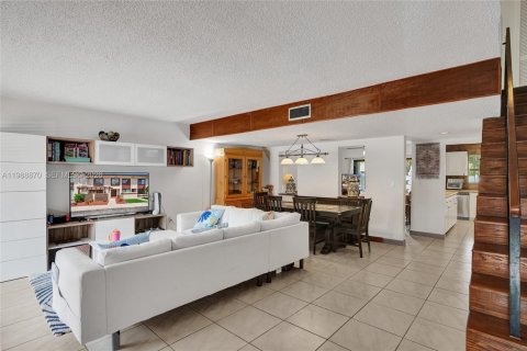 Купить таунхаус в Норт-Майами-Бич, Флорида 3 спальни, 147.71м2, № 2051098 - фото 8