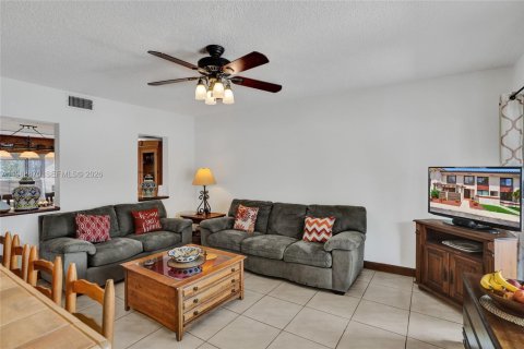 Купить таунхаус в Норт-Майами-Бич, Флорида 3 спальни, 147.71м2, № 2051098 - фото 3