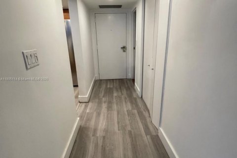 Copropriété à louer à Miami, Floride: 1 chambre, 79.9 m2 № 1934848 - photo 2