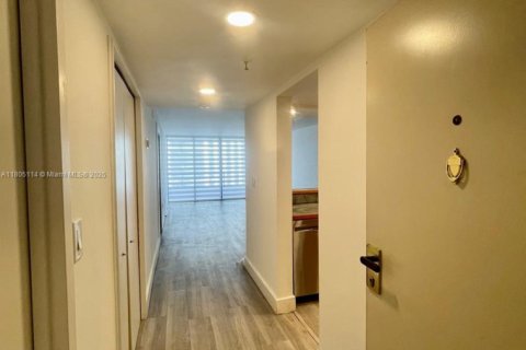 Copropriété à louer à Miami, Floride: 1 chambre, 79.9 m2 № 1934848 - photo 1