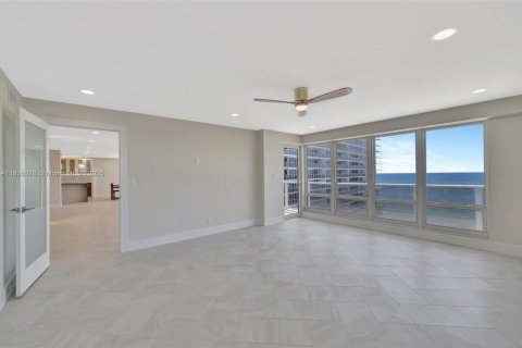 Condominio en venta en Fort Lauderdale, Florida, 3 dormitorios, 230.4 m2 № 1748850 - foto 17