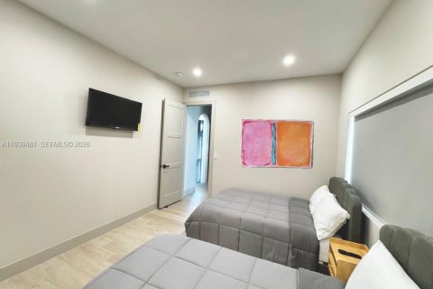 House in Miami, Florida 4 bedrooms, 181.35 sq.m. № 1996977 - photo 22