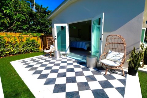 House in Miami, Florida 4 bedrooms, 181.35 sq.m. № 1996977 - photo 2