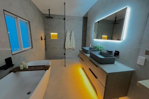 House in Miami, Florida 4 bedrooms, 181.35 sq.m. № 1996977 - photo 6
