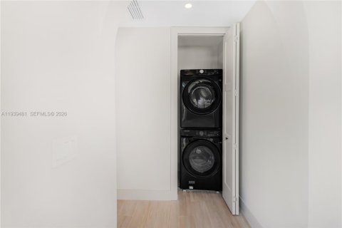 House in Miami, Florida 4 bedrooms, 181.35 sq.m. № 1996977 - photo 23