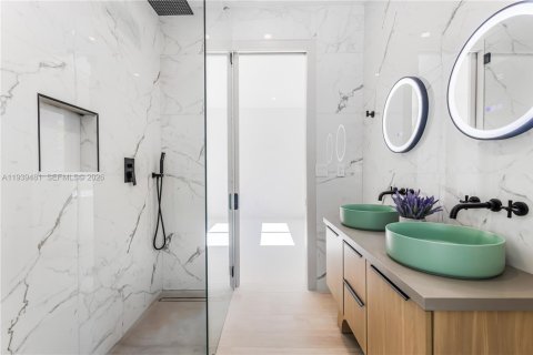 House in Miami, Florida 4 bedrooms, 181.35 sq.m. № 1996977 - photo 17