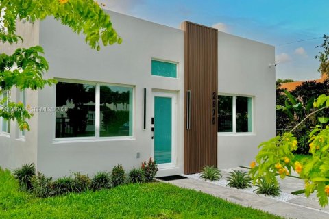 House in Miami, Florida 4 bedrooms, 181.35 sq.m. № 1996977 - photo 3
