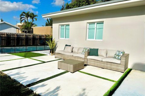 House in Miami, Florida 4 bedrooms, 181.35 sq.m. № 1996977 - photo 25